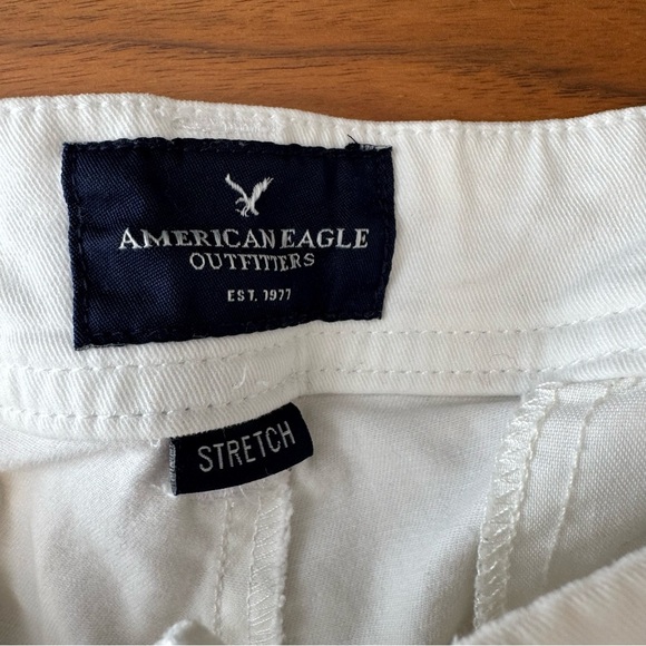 American Eagle White Stretch Midi Shorts Sz. 8 - Picture 5 of 6